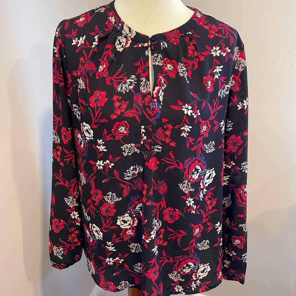 Long sleeve tunic style blouse. Work blouse.